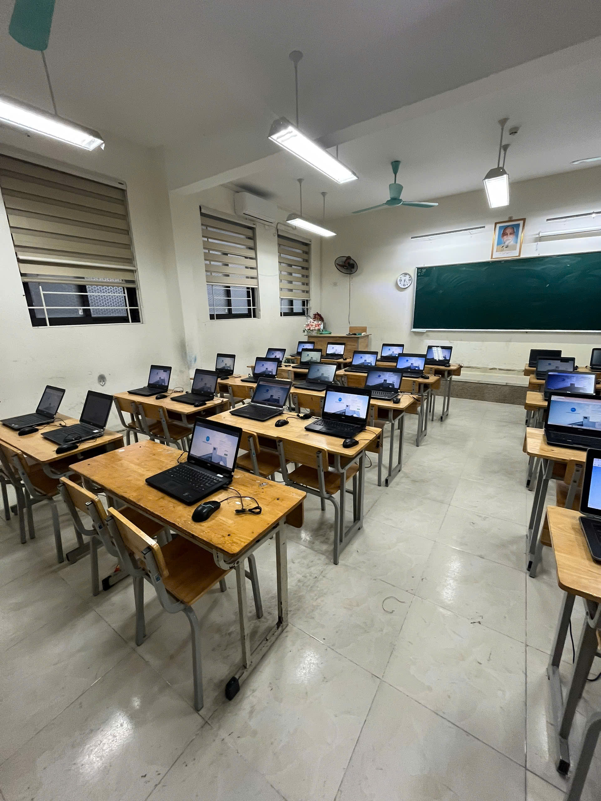 Thuê Laptop Phục Vụ Kỳ Thi Tuyển Sinh – Giải Pháp Hiệu Quả Cho Các Đơn Vị Tổ Chức Thi